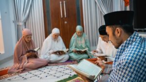 Menemukan Kebahagiaan Sejati: Berkontribusi pada Komunitas dalam Perspektif Islam dan "The Courage to Be Disliked