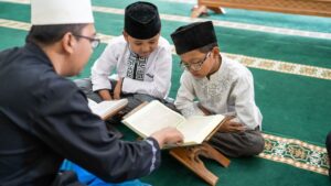 Mengapa Belajar dan Mengajarkan Al-Qur'an Itu Penting? Dalil, Hikmah, dan Contoh Teladan