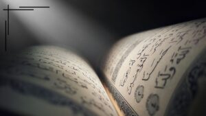 Asal Usul Bahasa Al-Qur’an dan Kontroversi Pandangan Toby Lester dalam What Is the Koran?